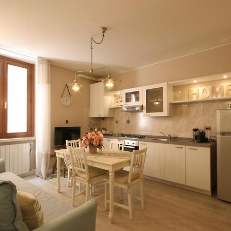 Apartmán Violetta Maison, Elegante E Romantica A Salo' Exteriér fotografie