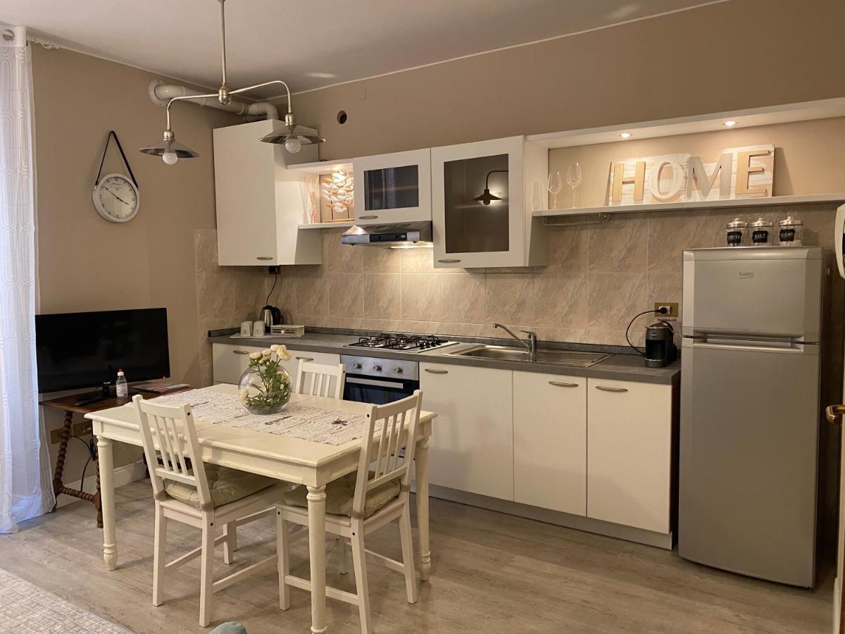 Apartmán Violetta Maison, Elegante E Romantica A Salo' Exteriér fotografie