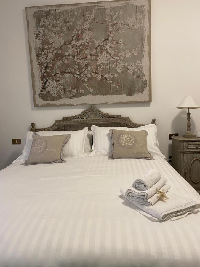 Apartmán Violetta Maison, Elegante E Romantica A Salo' Exteriér fotografie