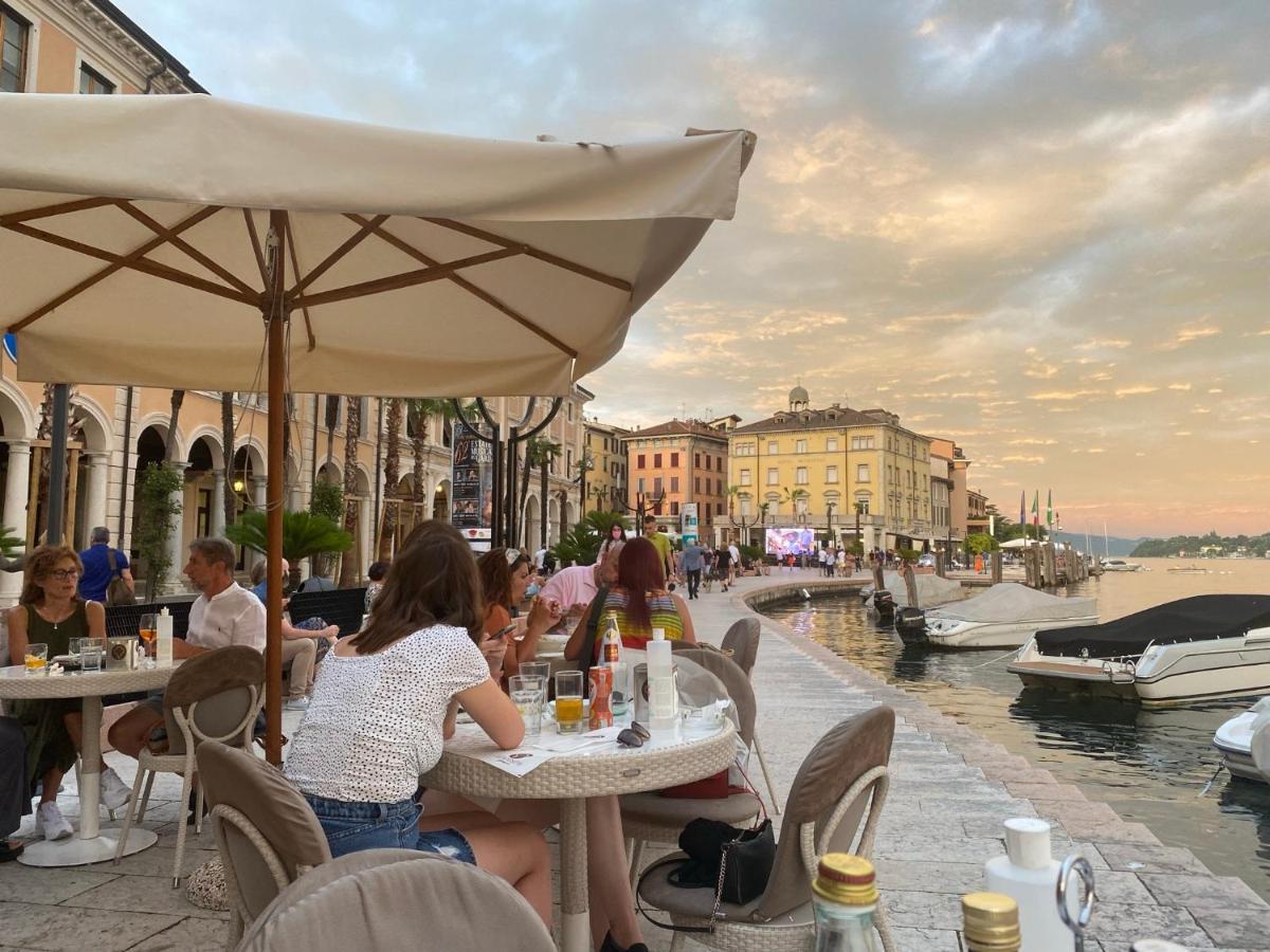 Apartmán Violetta Maison, Elegante E Romantica A Salo' Exteriér fotografie