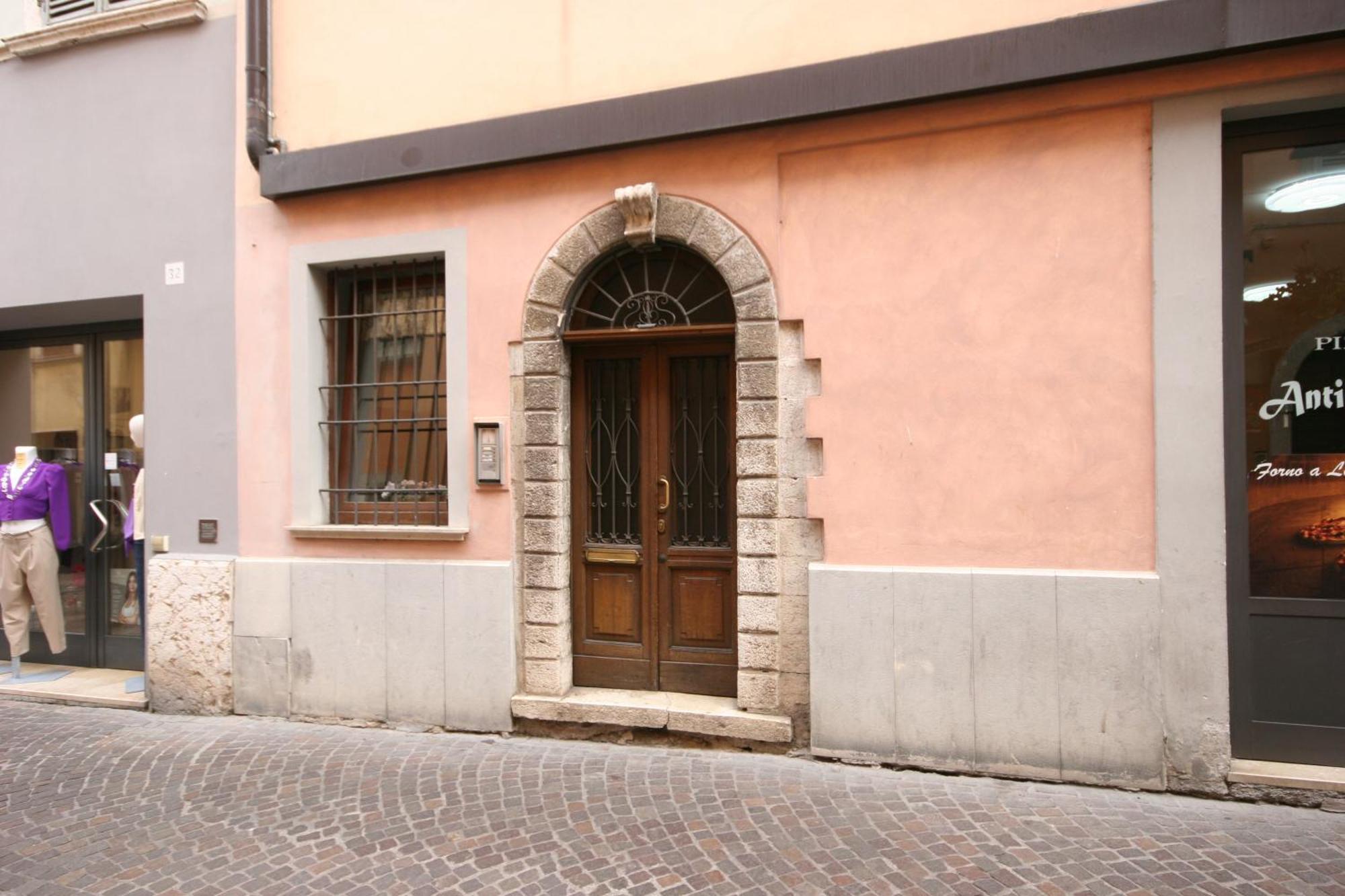 Apartmán Violetta Maison, Elegante E Romantica A Salo' Exteriér fotografie